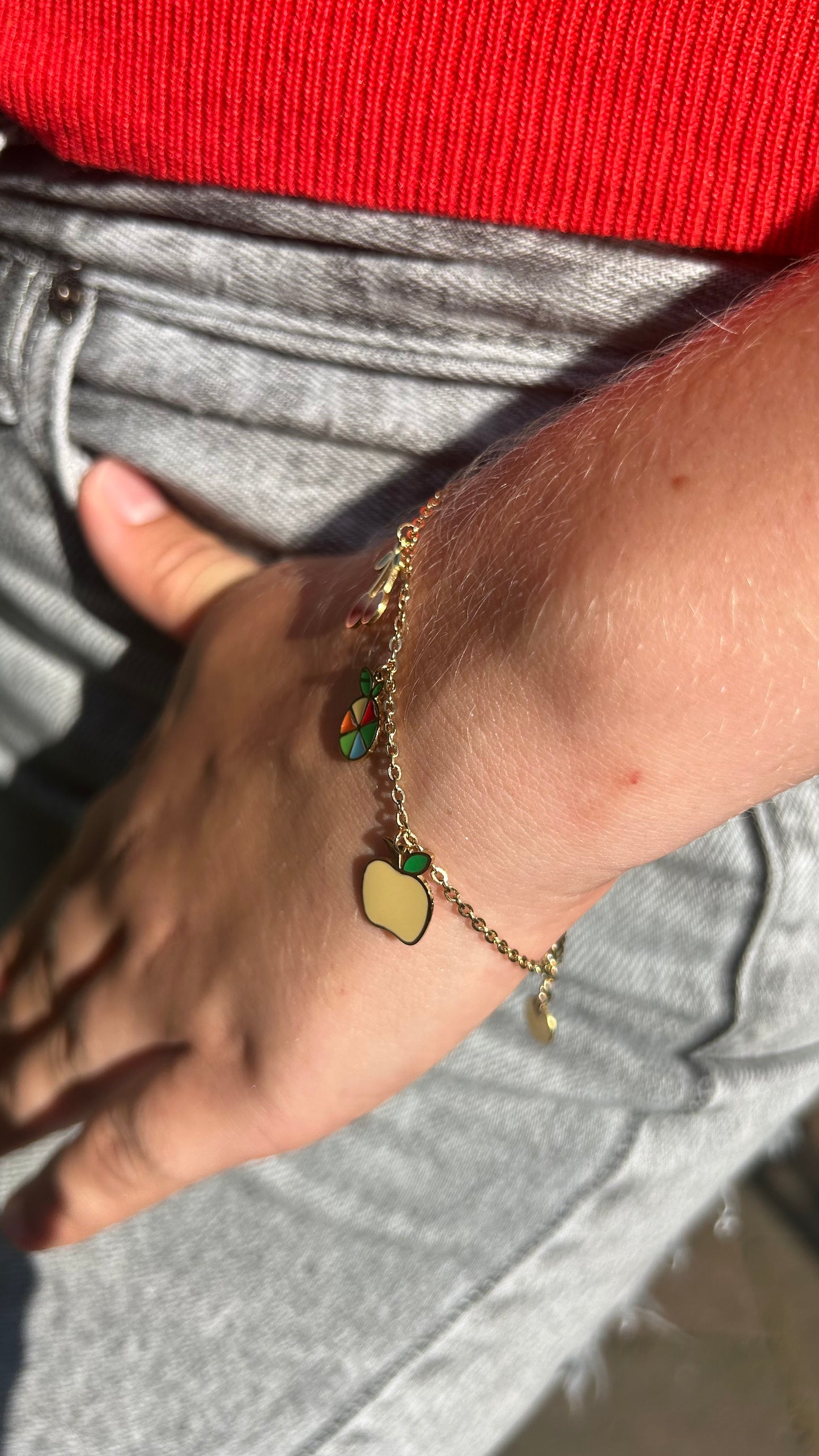Vrolijke zomerse armband goud